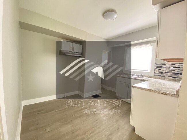 Building Photo - 1004 W Fairview Ave