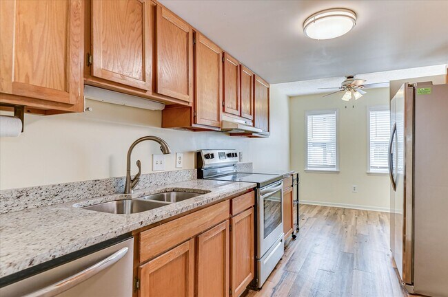Building Photo - 407 Folkstone Cir