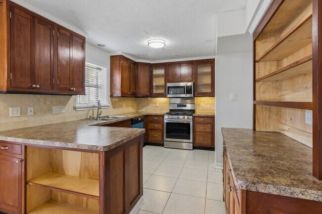 Building Photo - 6915 La Mirada Dr