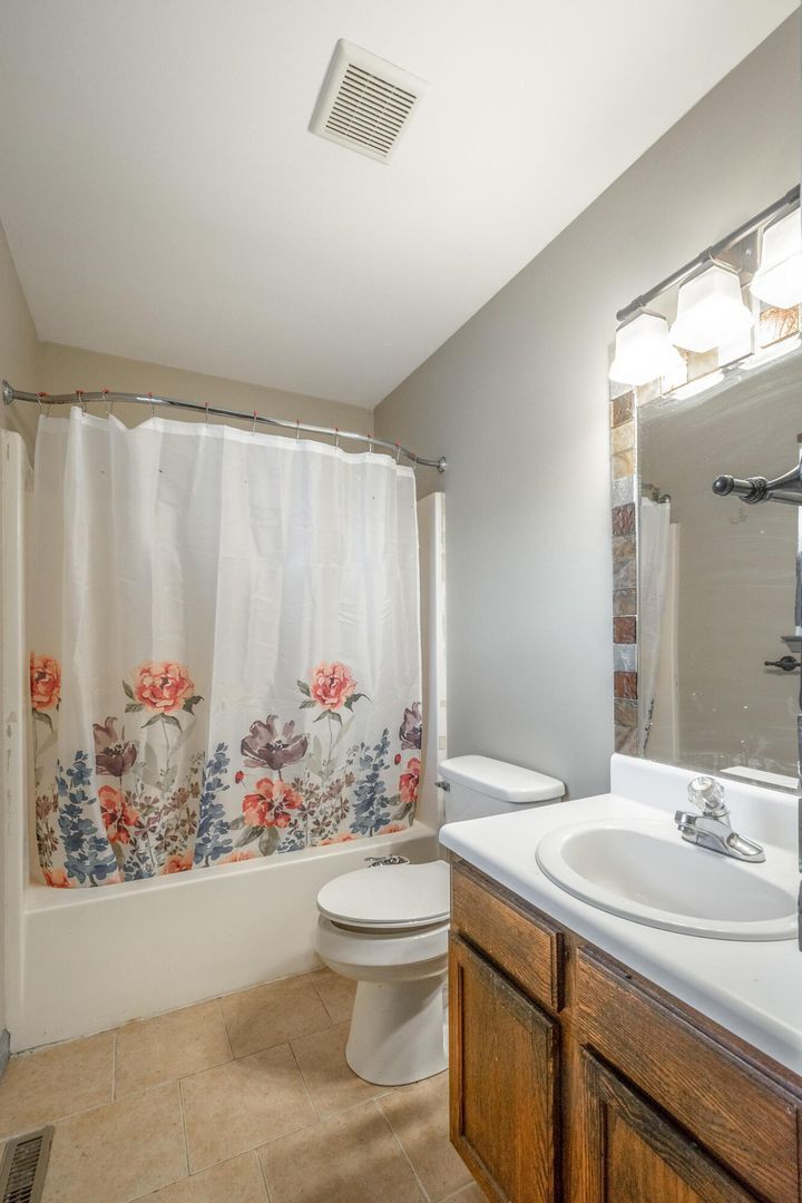 Building Photo - 705 State Line Rd