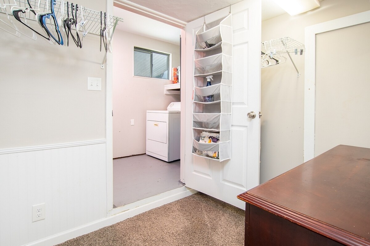 Building Photo - 2233 La Valle Dr