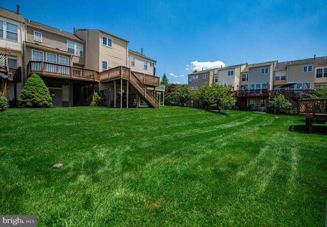 Building Photo - 9736 Morningview Cir