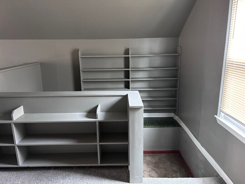 Building Photo - 16183 Dale St