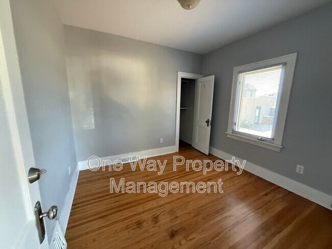 Building Photo - 804 11th Ave