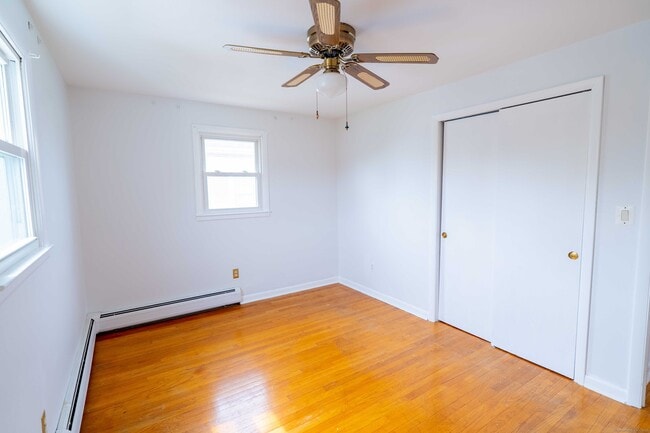Building Photo - 326 Grovers Ave