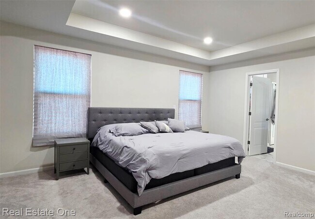 Building Photo - 2720 Tulip Wy