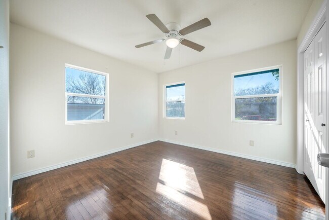 Building Photo - 151 Morningview Dr