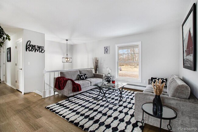 Building Photo - 13428 Sequoia Ln