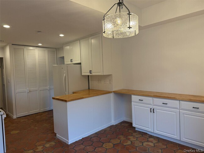 Building Photo - 15 Old Field