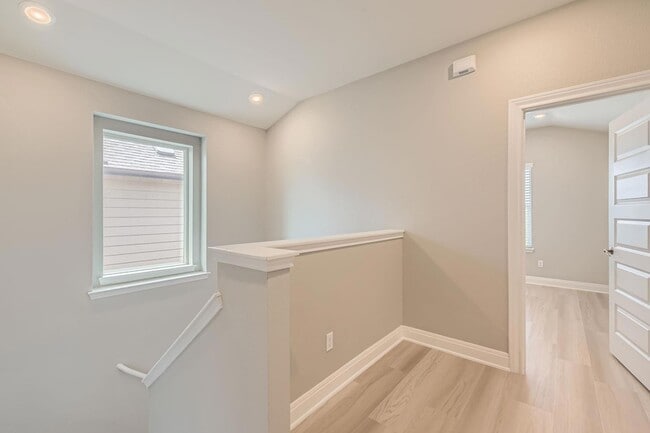 Building Photo - 1609 Arial Dr