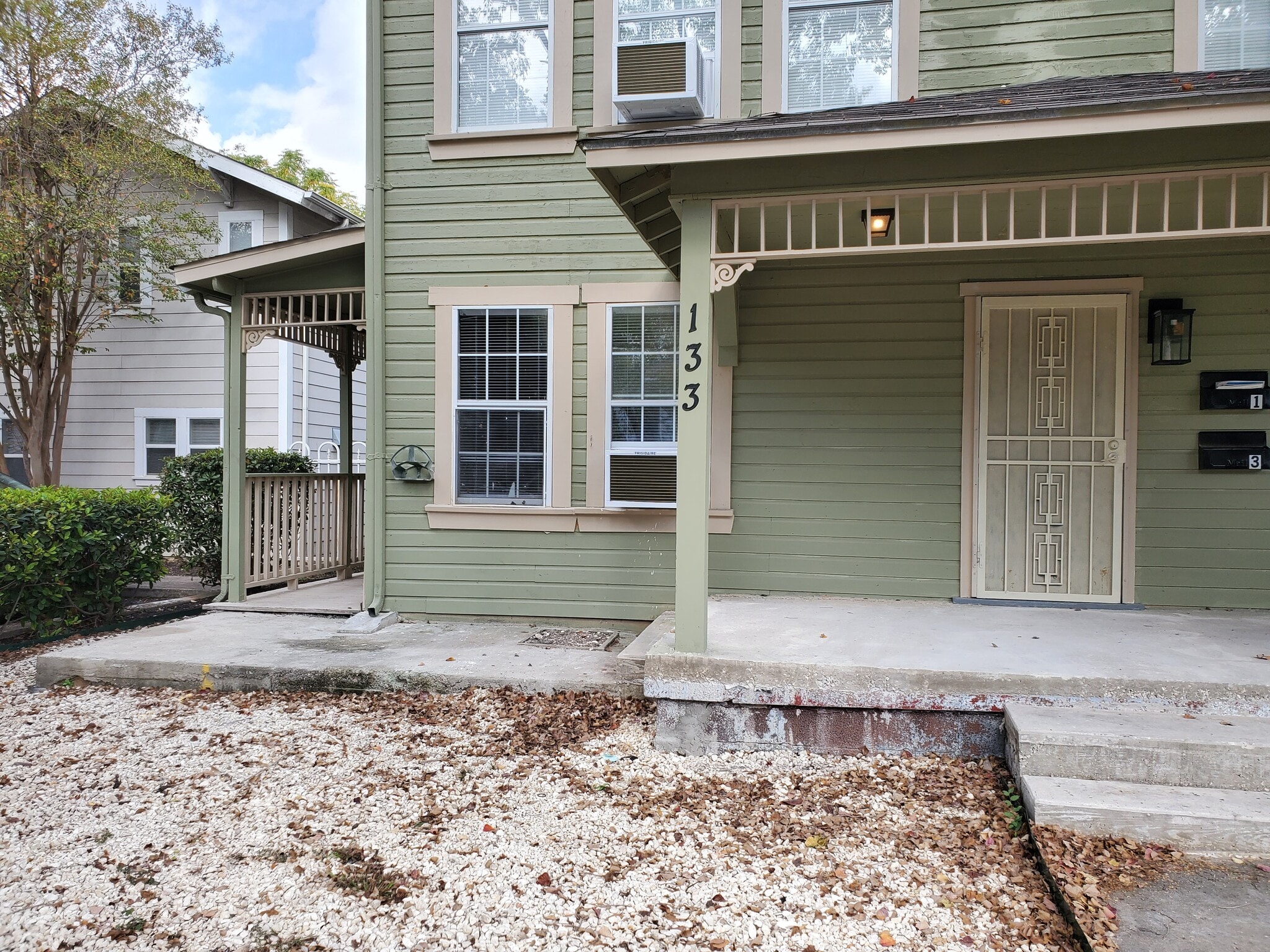 Entry - 133 Claremont Ave