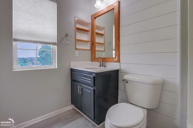 Building Photo - Beautifully 5Bdm 3.5Ba Home in Prime Location