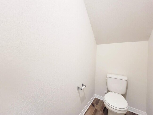 Building Photo - 120 Longmount Cv