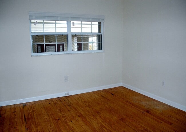 Building Photo - Cottages at Norman - 4 Bedroom 2 Bathroom ...