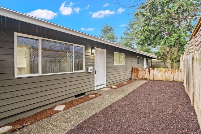 Building Photo - 1912-1914 SE Tacoma St.