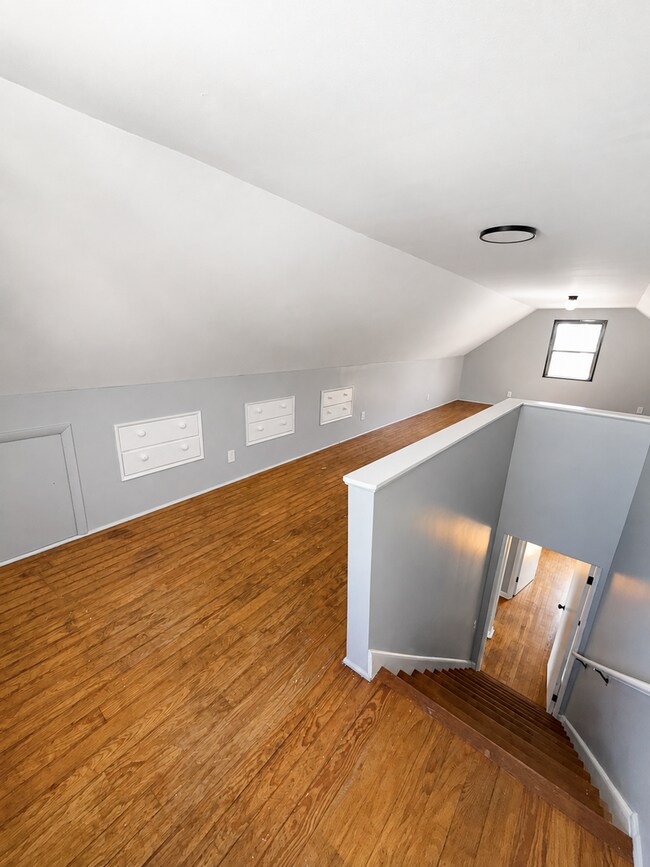 Building Photo - 569 S James Rd
