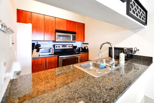 Building Photo - 1200 Brickell Bay Dr