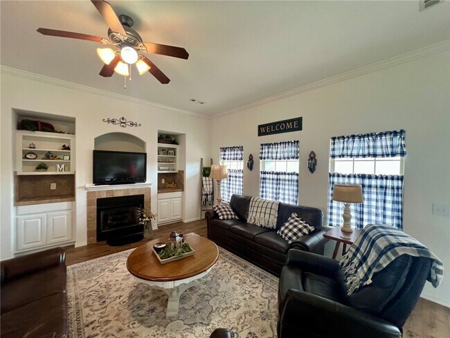 Building Photo - 800 Sienna Dr