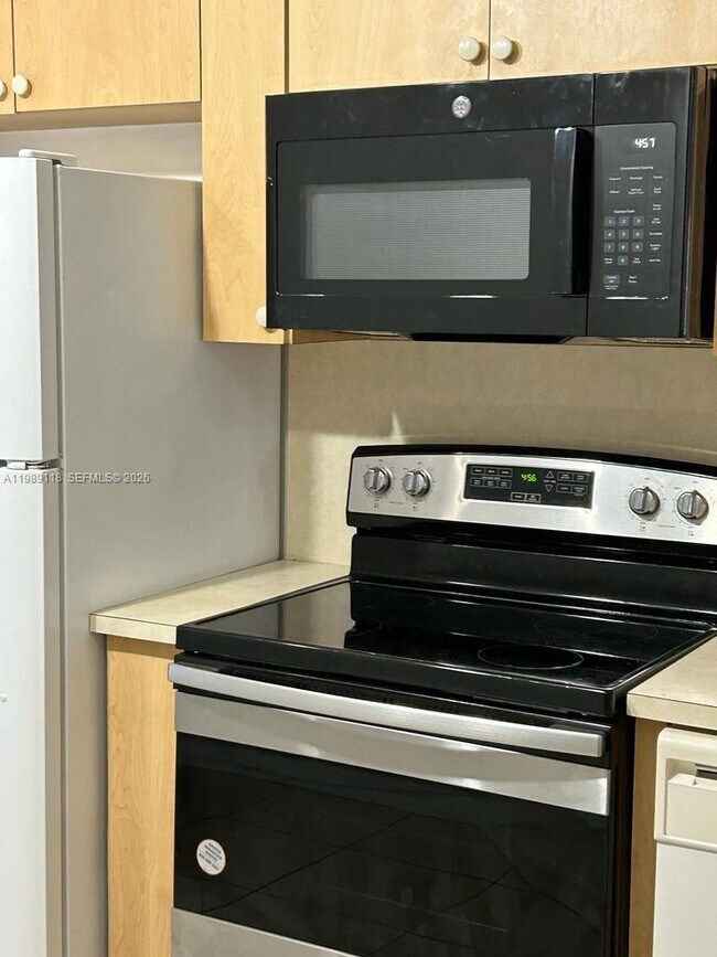 Building Photo - 2731 SE 12th Rd