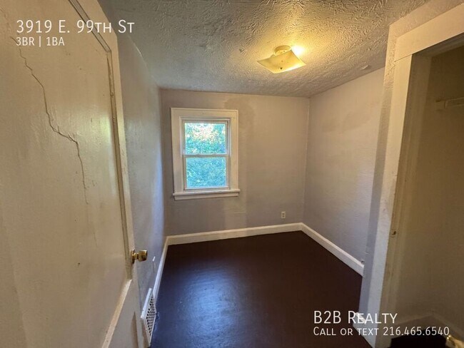 Building Photo - 3919 E 99th St