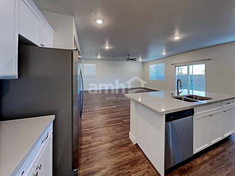 Building Photo - 6035 Schmidt St