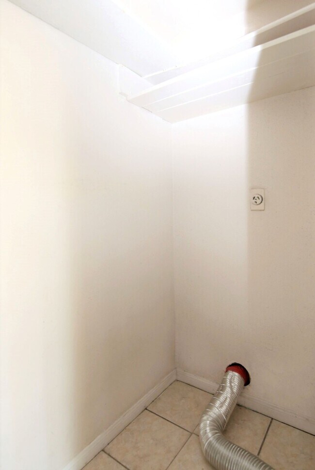 Building Photo - 13611 Ravensway Dr