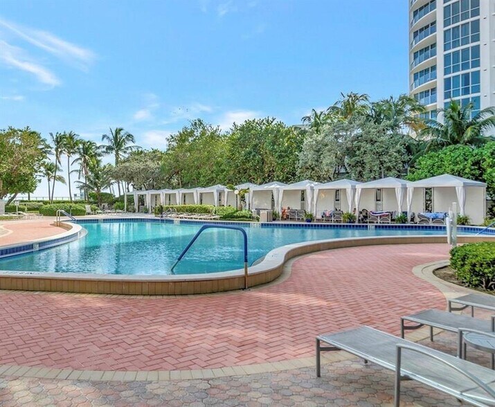 Building Photo - 3001 S Ocean Dr