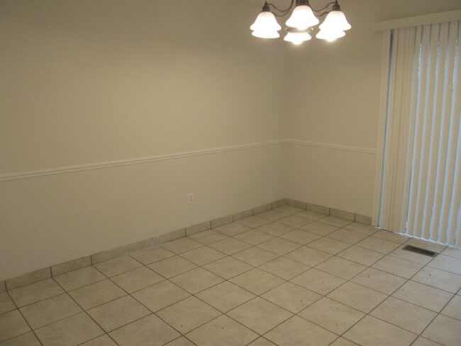 Building Photo - Great Holladay Townhome