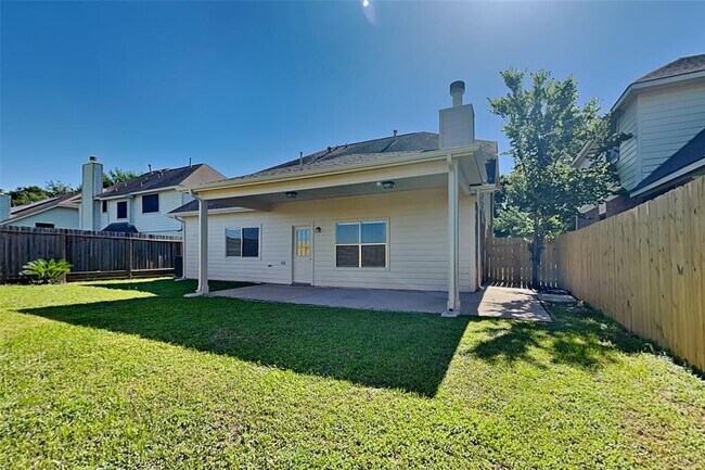 Building Photo - 22723 W Waterlake