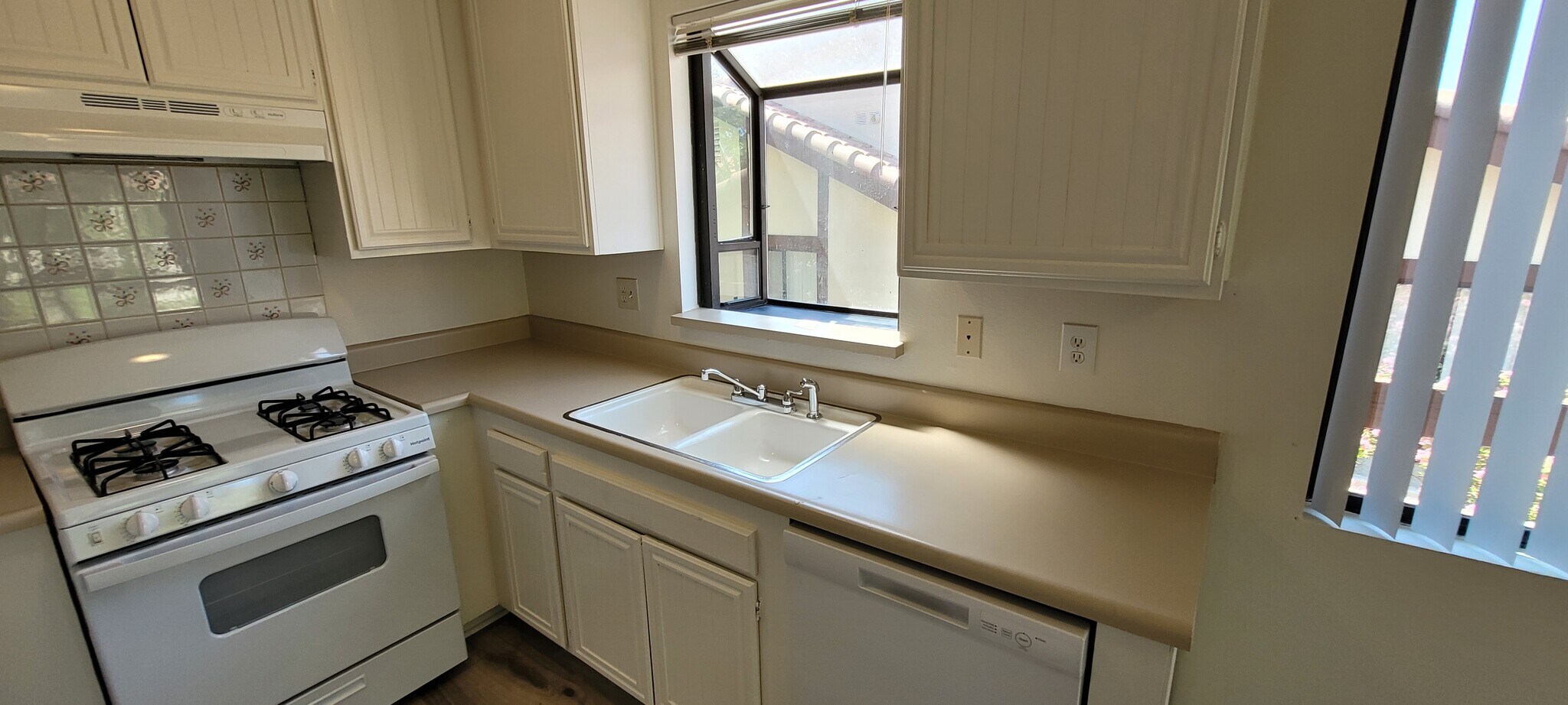 Building Photo - 27925 Tyler Ln