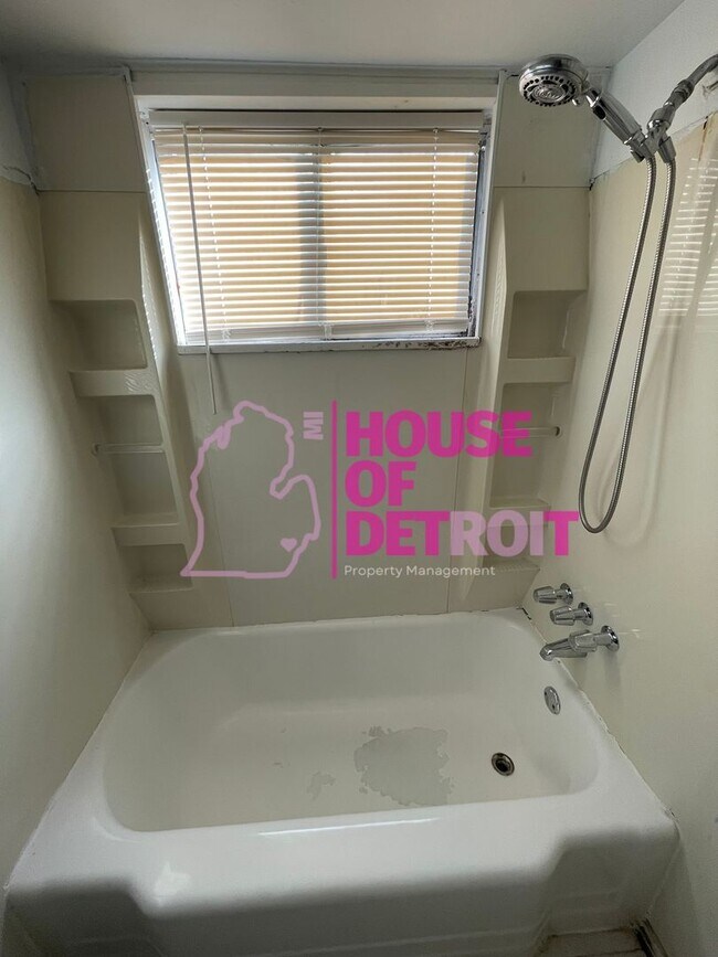 Building Photo - 21900 Coolidge