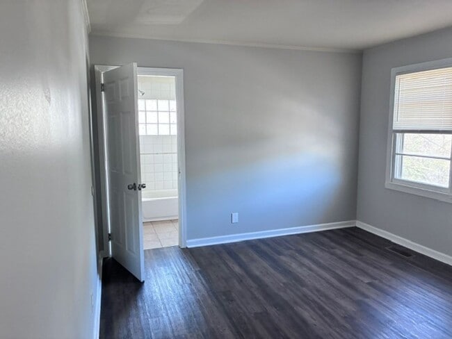 Building Photo - 70 Lakeside Dr