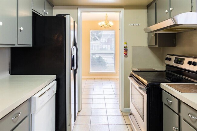 Building Photo - 7123 S Gessner Rd