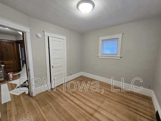 Building Photo - 349 17th St SE