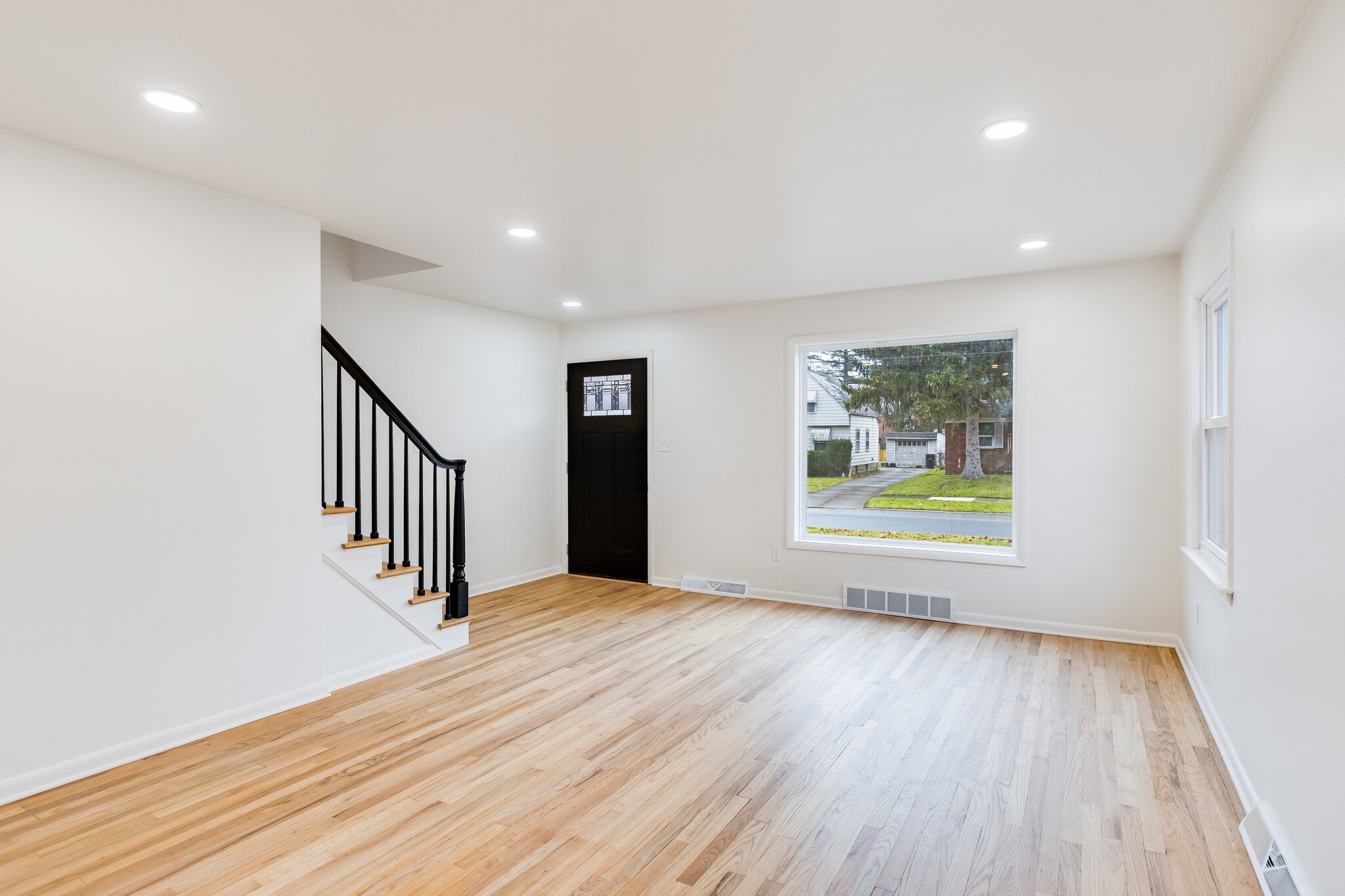 Building Photo - 1142 Meadowbrook Ave SE