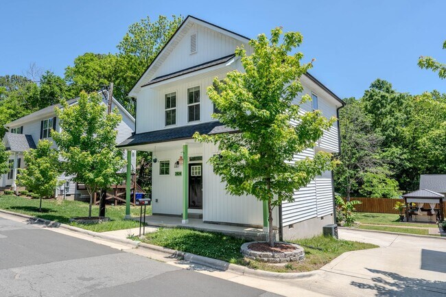 Building Photo - 2804 Cannada Ave