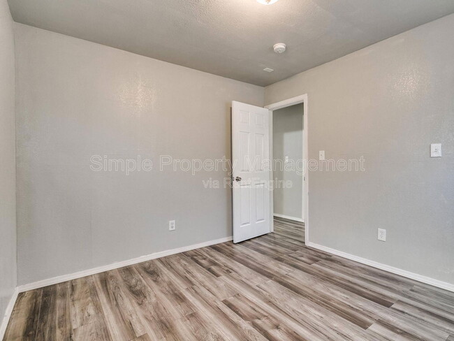 Building Photo - 3204 NE 11th St