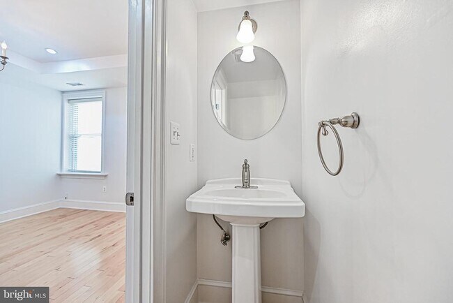 Building Photo - 512 Varnum St NW