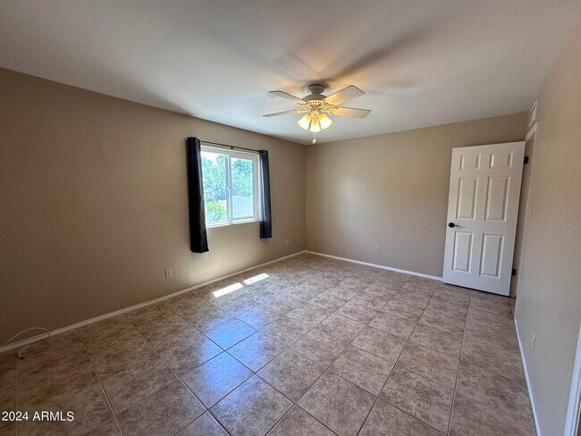 Building Photo - 16421 E Ashbrook Dr