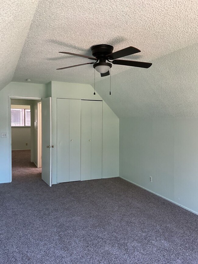 Building Photo - Two story 4 bedroom 2 bath home, Magalia