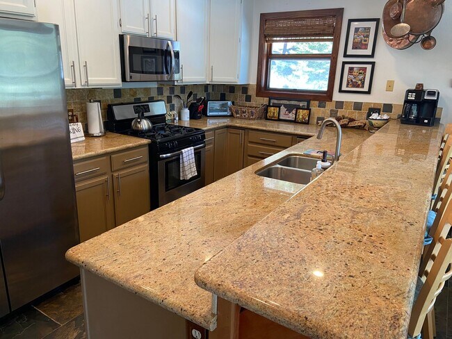 Building Photo - Truckee Ski Lease | Available Nov 1 - April 30 | $3,950/mo.