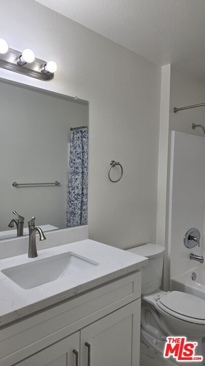 Building Photo - 330 Cameron Pl