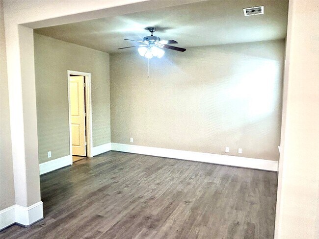 Building Photo - 1049 W 22nd St