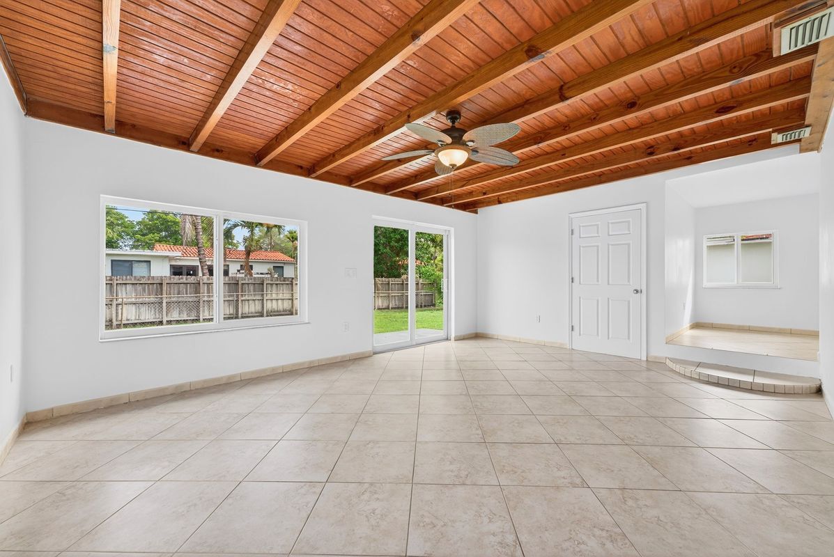 Building Photo - 6447 SW 10th St