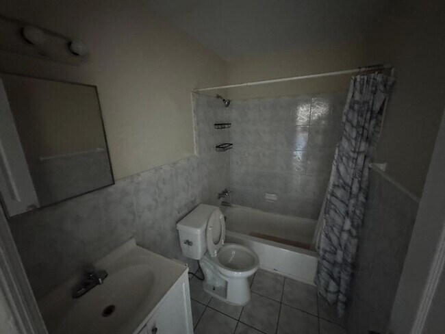 Building Photo - 4732 SW 33rd Ave