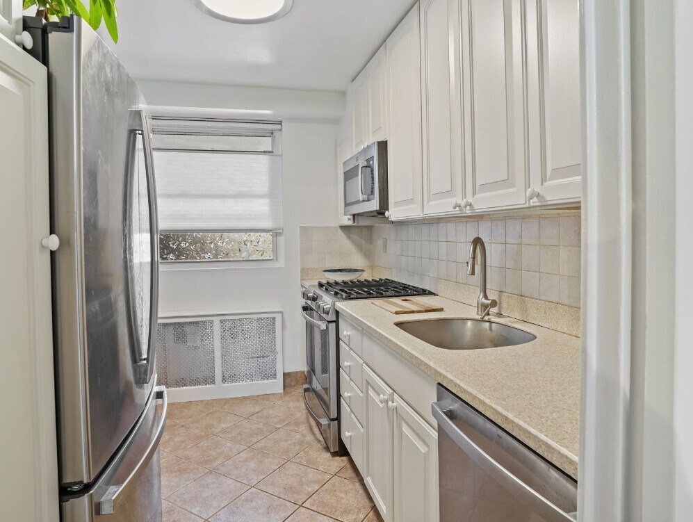 Building Photo - 91 Strawberry Hill Ave