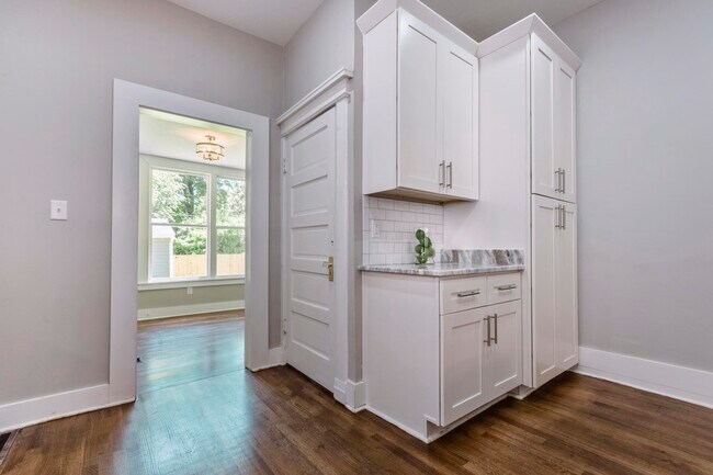 Building Photo - 1553 North Pkwy