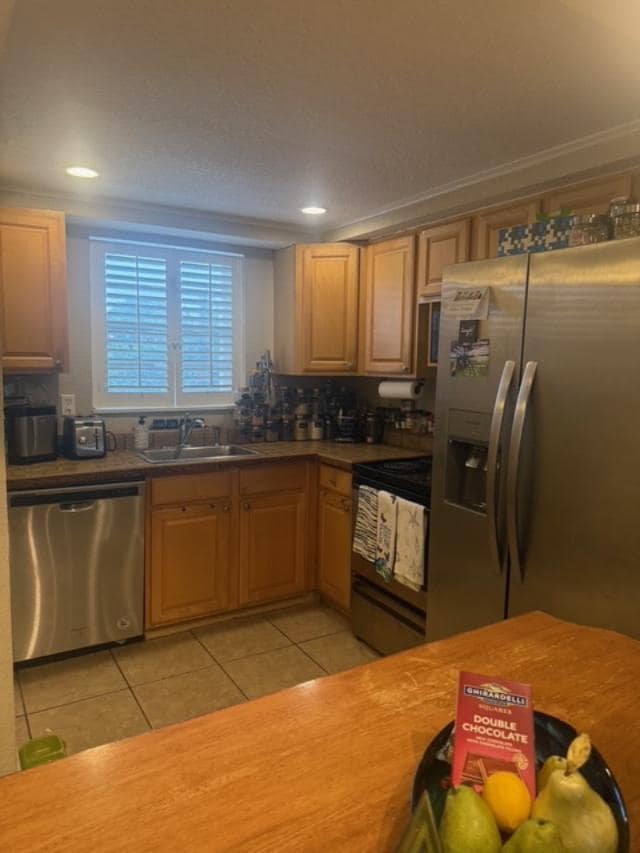 Building Photo - 1400 NE 57th Ct