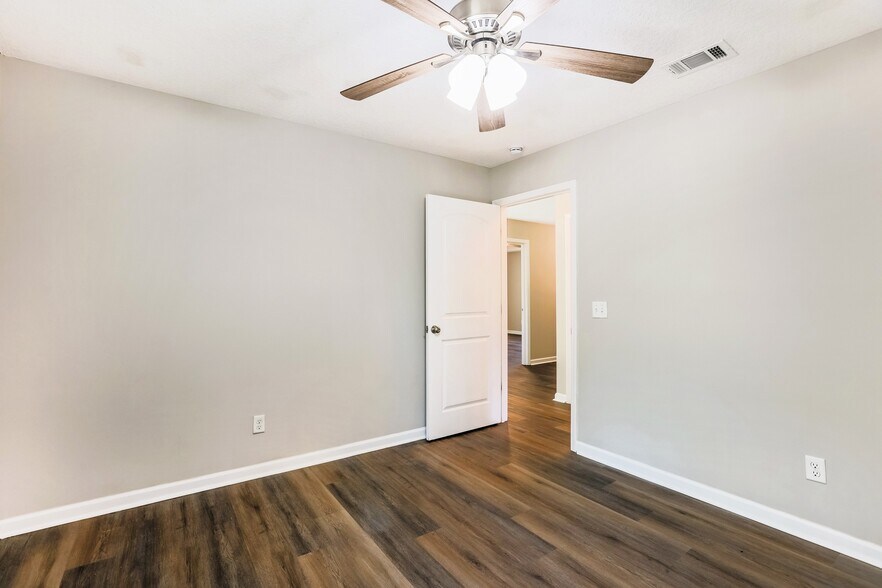 Building Photo - 160 Callie Cir