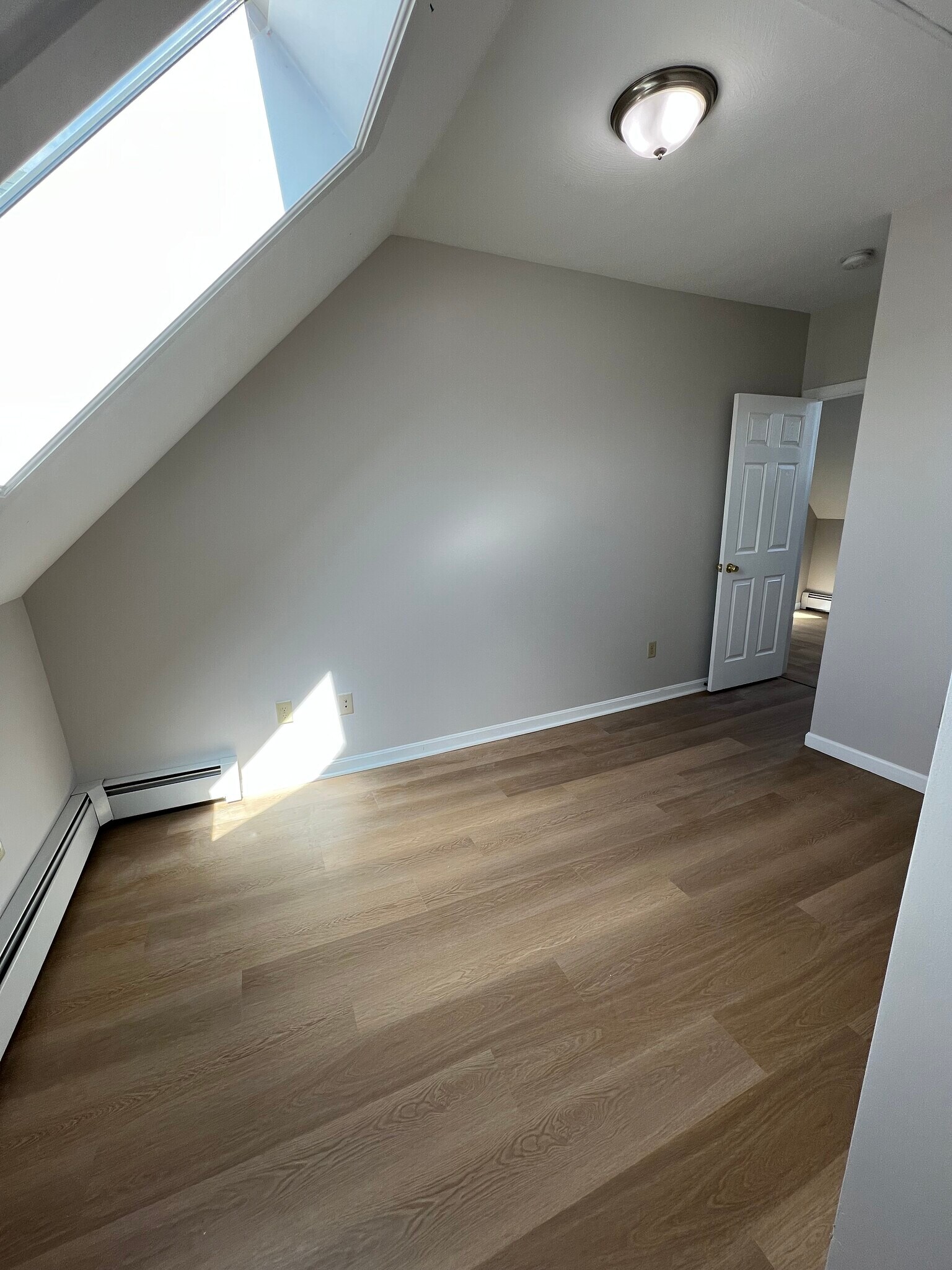 Building Photo - 981 Valley St